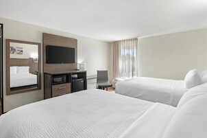 Quarto standard, 2 camas Queen, para não fumantes | Ferros/tábuas de passar roupa, camas extras/dobráveis (sobretaxa)