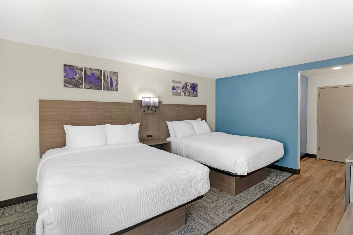 Standard Room, 2 Queen Beds, Non Smoking | Iron/ironing board (on request), rollaway beds (surcharge), WiFi (free)
