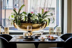 Breakfast, lunch, dinner and brunch served  - The Magnolia Hotel and Spa (Victoria)
