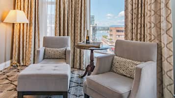 Hochwertige Bettwaren, Minibar, Zimmersafe, Schreibtisch