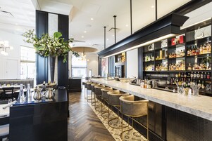供应早餐、午餐、晚餐和早午餐