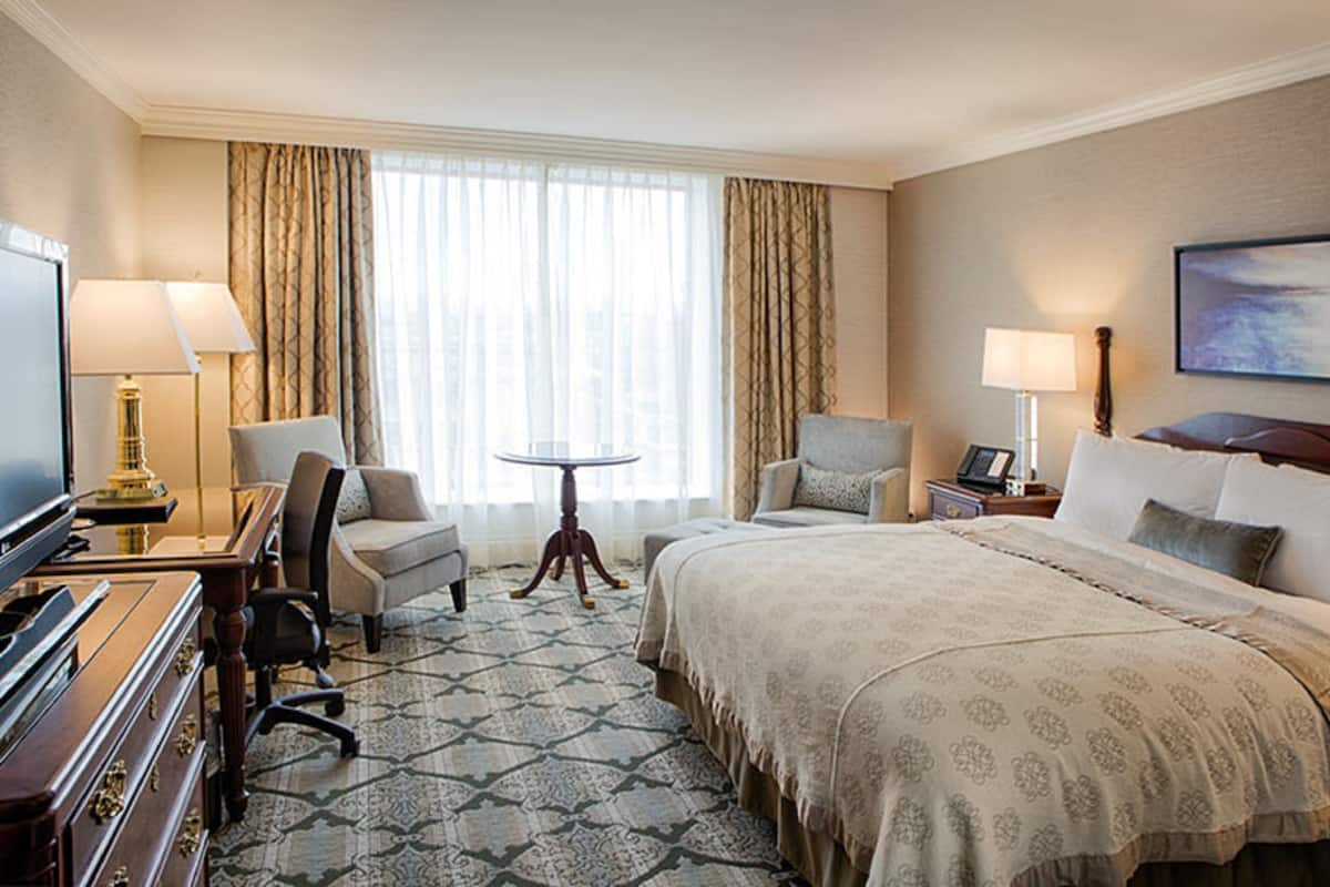 Superior Room, 1 King Bed | Premium bedding, minibar, in-room safe, desk