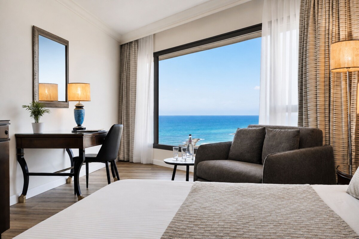 In-room safe, laptop workspace, blackout drapes, soundproofing