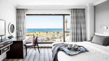 Atrium Suite, 1 Bedroom | Minibar, in-room safe, desk, laptop workspace