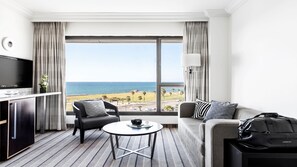 Atrium Suite, 1 Bedroom | Minibar, in-room safe, desk, laptop workspace - InterContinental David Tel Aviv by IHG (Tel Aviv)