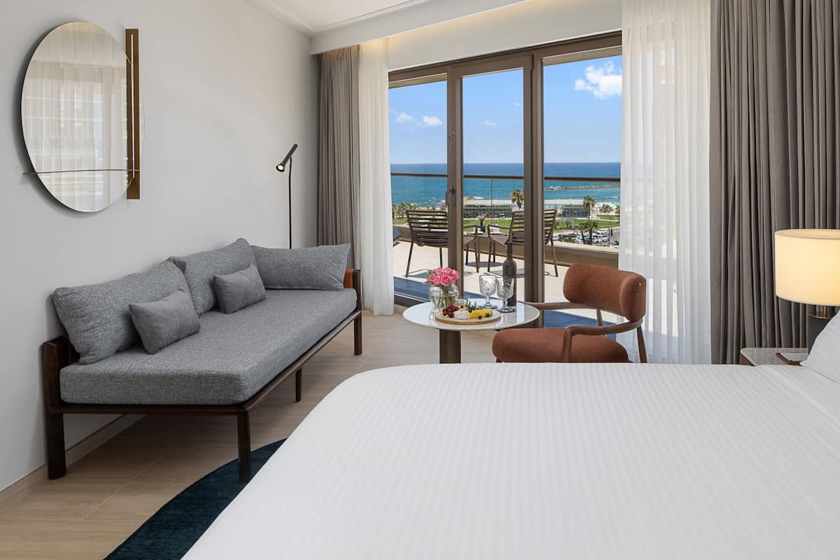 In-room safe, laptop workspace, blackout curtains, soundproofing