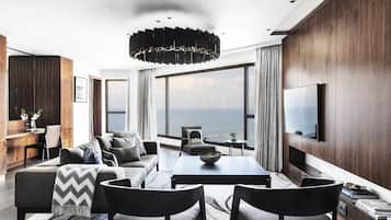 Royal Suite, 1 Bedroom | In-room safe, laptop workspace, blackout drapes, soundproofing