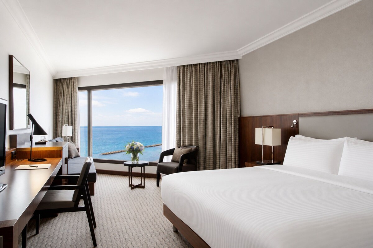 Club Room, 1 King Bed, Club Lounge Access, Sea View