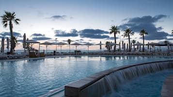 Outdoor pool, pool umbrellas, sun loungers