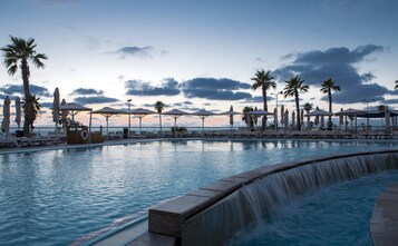 Seasonal outdoor pool, pool umbrellas, sun loungers