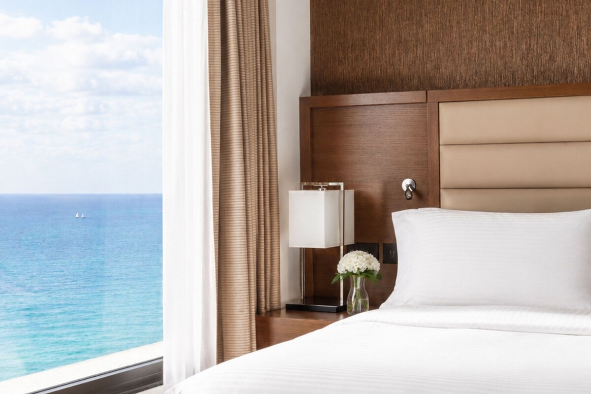 Jaffa Suite, 1 Bedroom | Coffre-fort, espace de travail pour ordinateurs portables