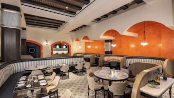 5 restaurantes: opção de café da manhã, almoço e jantar