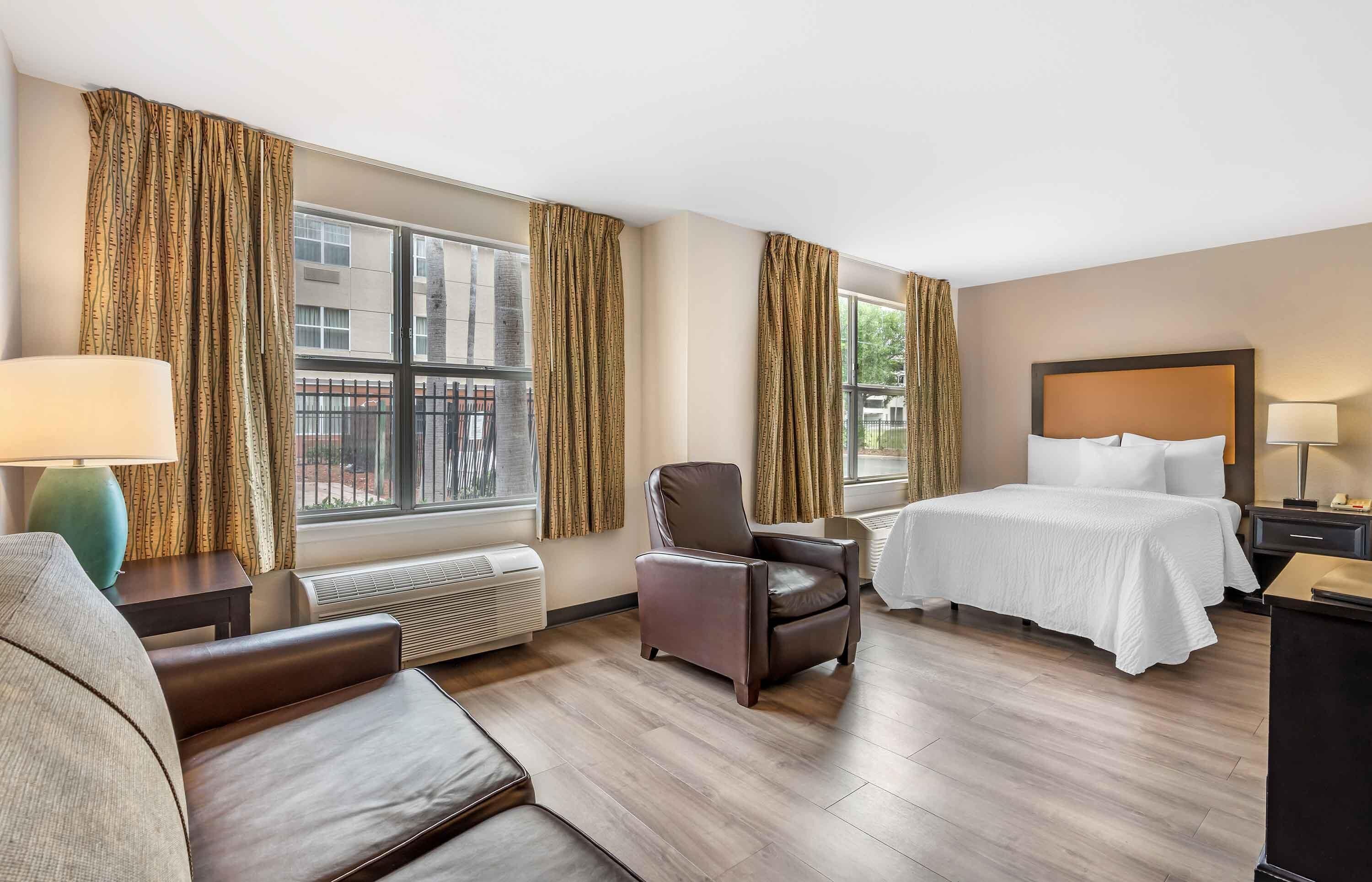 Deluxe Studio, Multiple Beds, Non Smoking | Desk, iron/ironing board, free WiFi, bed sheets