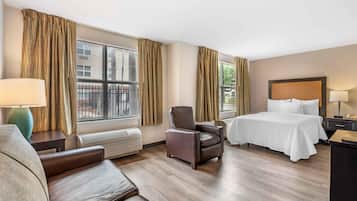 Deluxe Studio, Multiple Beds, Non Smoking | Desk, iron/ironing board, free WiFi, bed sheets