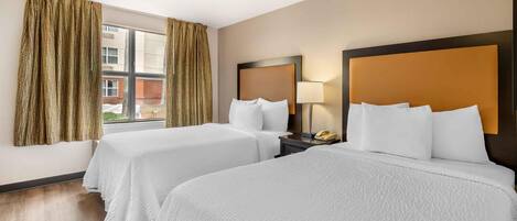 Deluxe Studio, Multiple Beds, Non Smoking | Desk, iron/ironing board, free WiFi, bed sheets