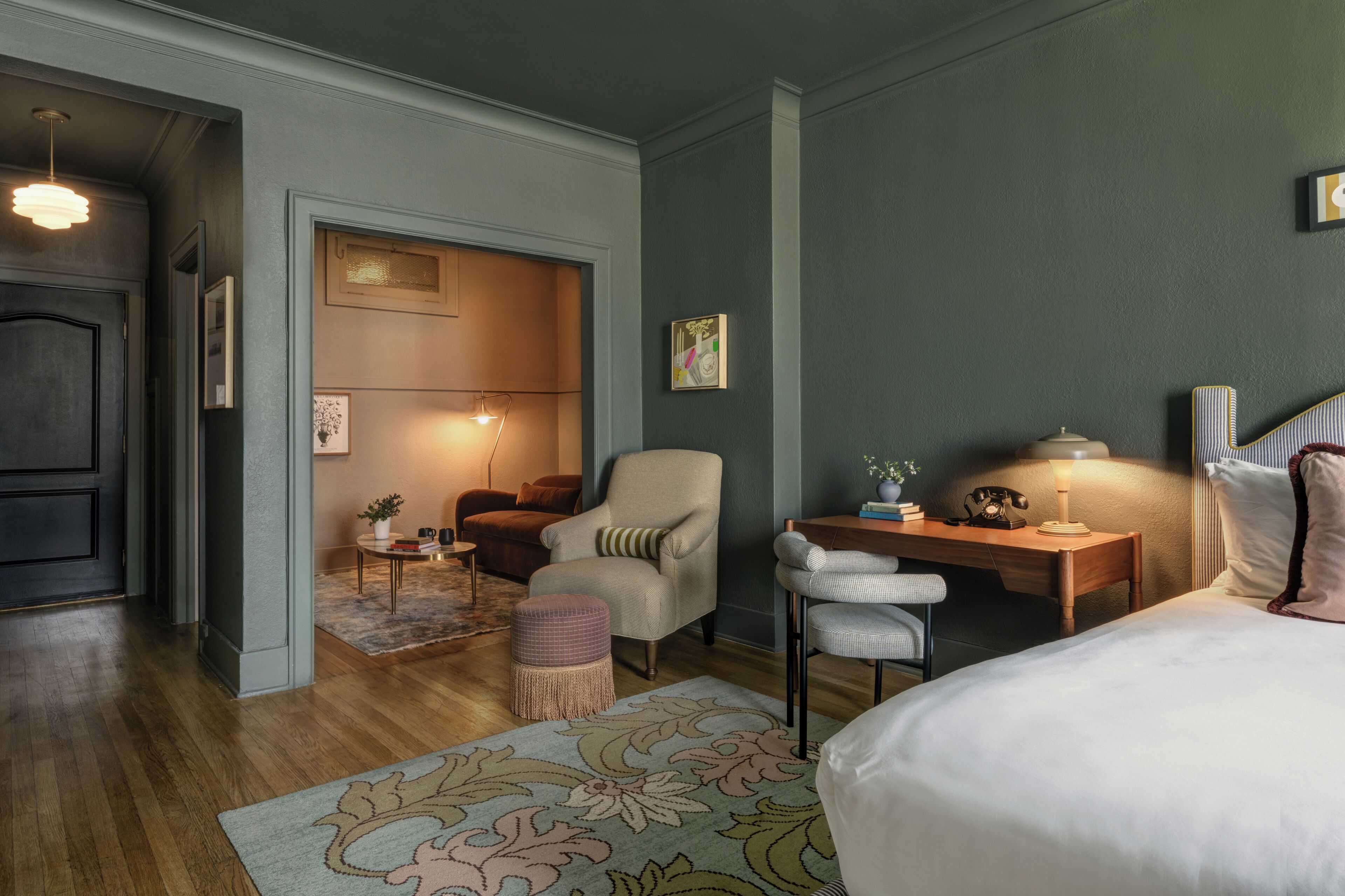 room, 1 king bed, corner | 1 bedroom, pillow-top beds, blackout curtains, iron/ironing board