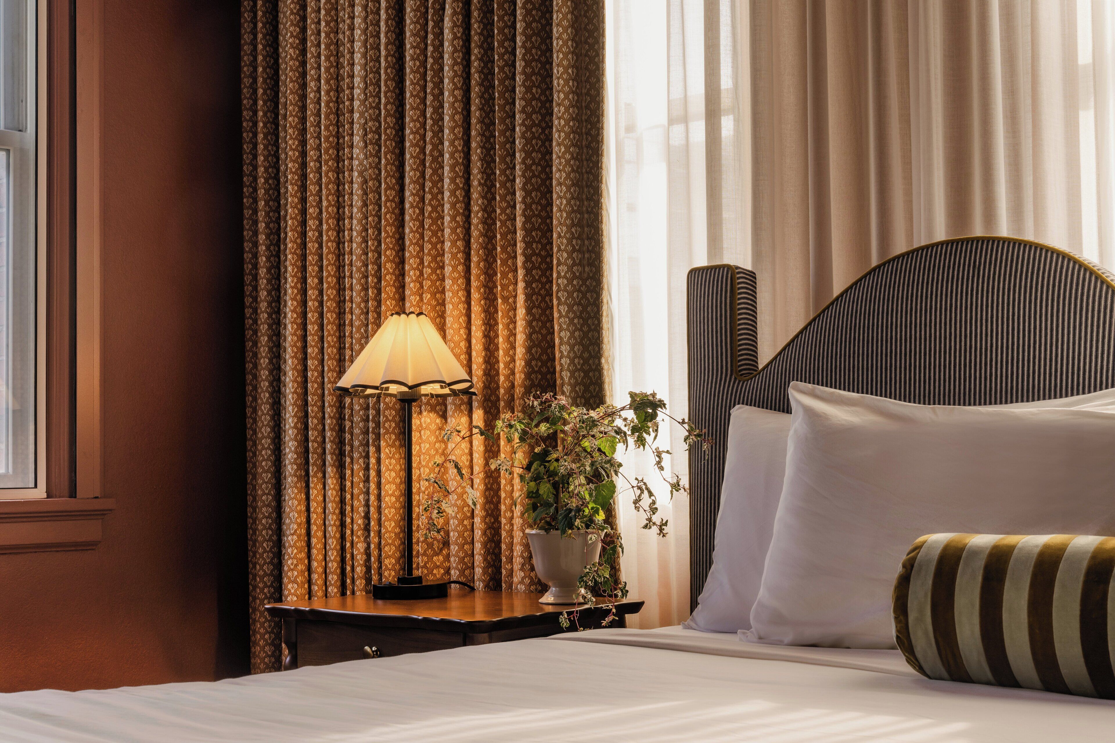 Suite, 1 King Bed (Queen Anne) | Pillowtop beds, in-room safe, laptop workspace, blackout drapes