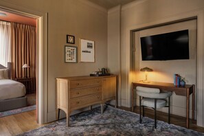 Suite, 1 cama King size (Queen Anne) | 1 habitación, camas con pillow-top y cortinas blackout 