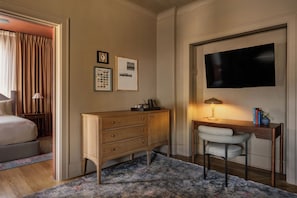 Suite, 1 cama King size (Queen Anne) | 1 habitación, camas con pillow-top y cortinas blackout
