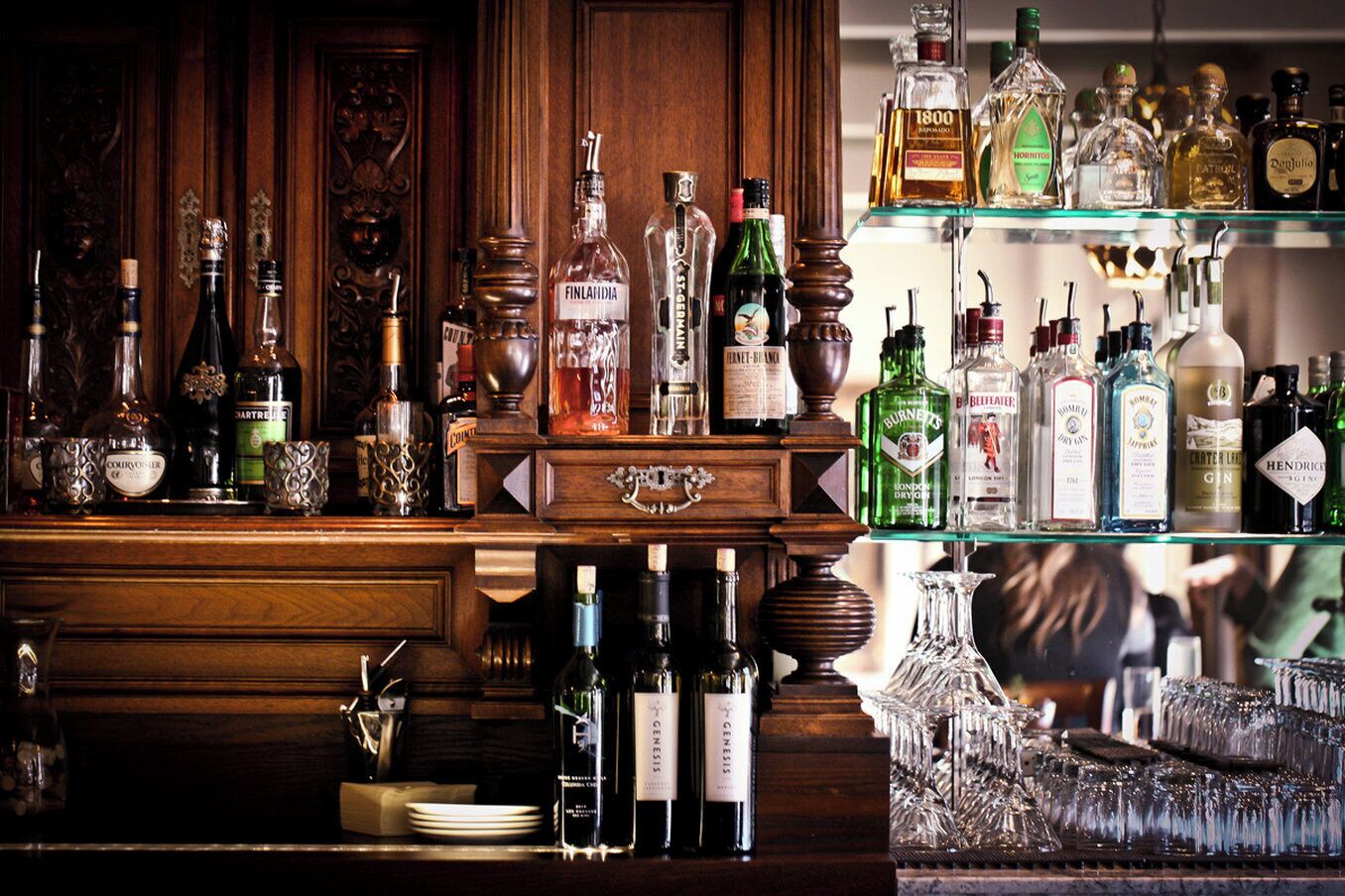 Cocktailbaari, ulkoilmaravintola, avoinna joka päivä