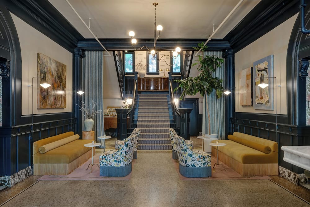 MarQueen Hotel
