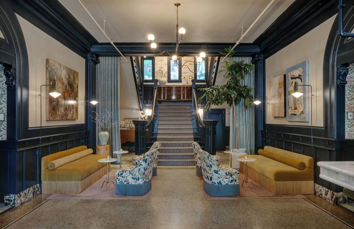 MarQueen Hotel