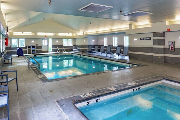 Una piscina cubierta