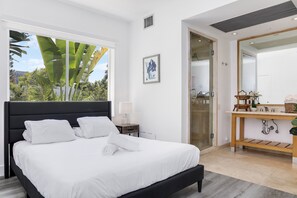Standard Room, 1 Queen Bed, Private Bathroom (Self check-in) | In-room safe, desk, laptop workspace, blackout drapes - St Augustine Hotel By At Mine Hospitality (Miami Beach)