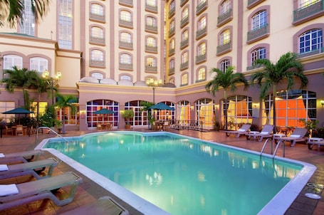 Outdoor pool, sun loungers