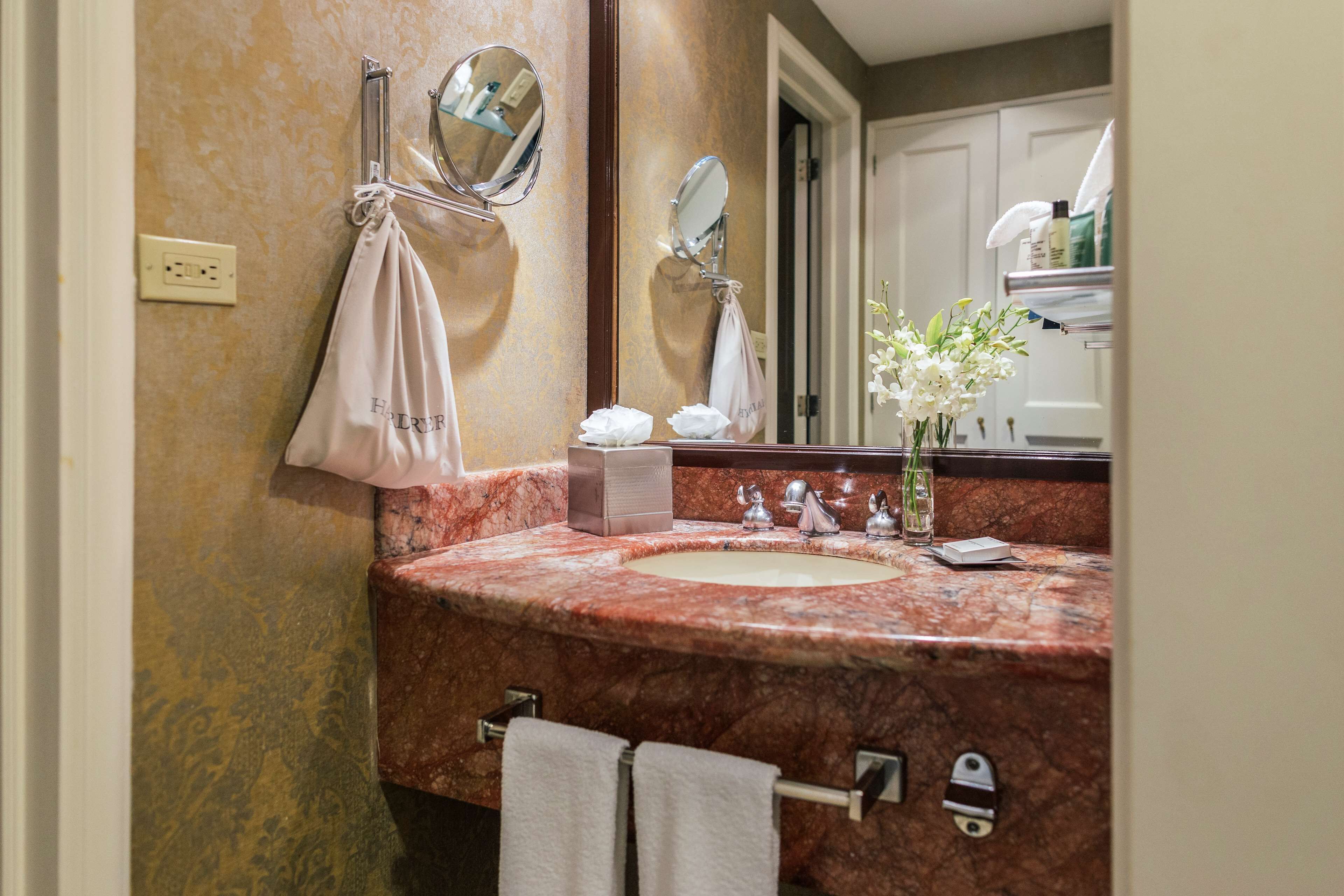 premium bedding, pillow-top beds, minibar, in-room safe