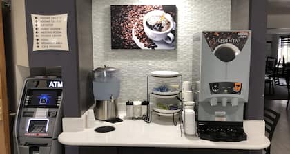 La Quinta Inn & Suites by Wyndham Minneapolis Northwest