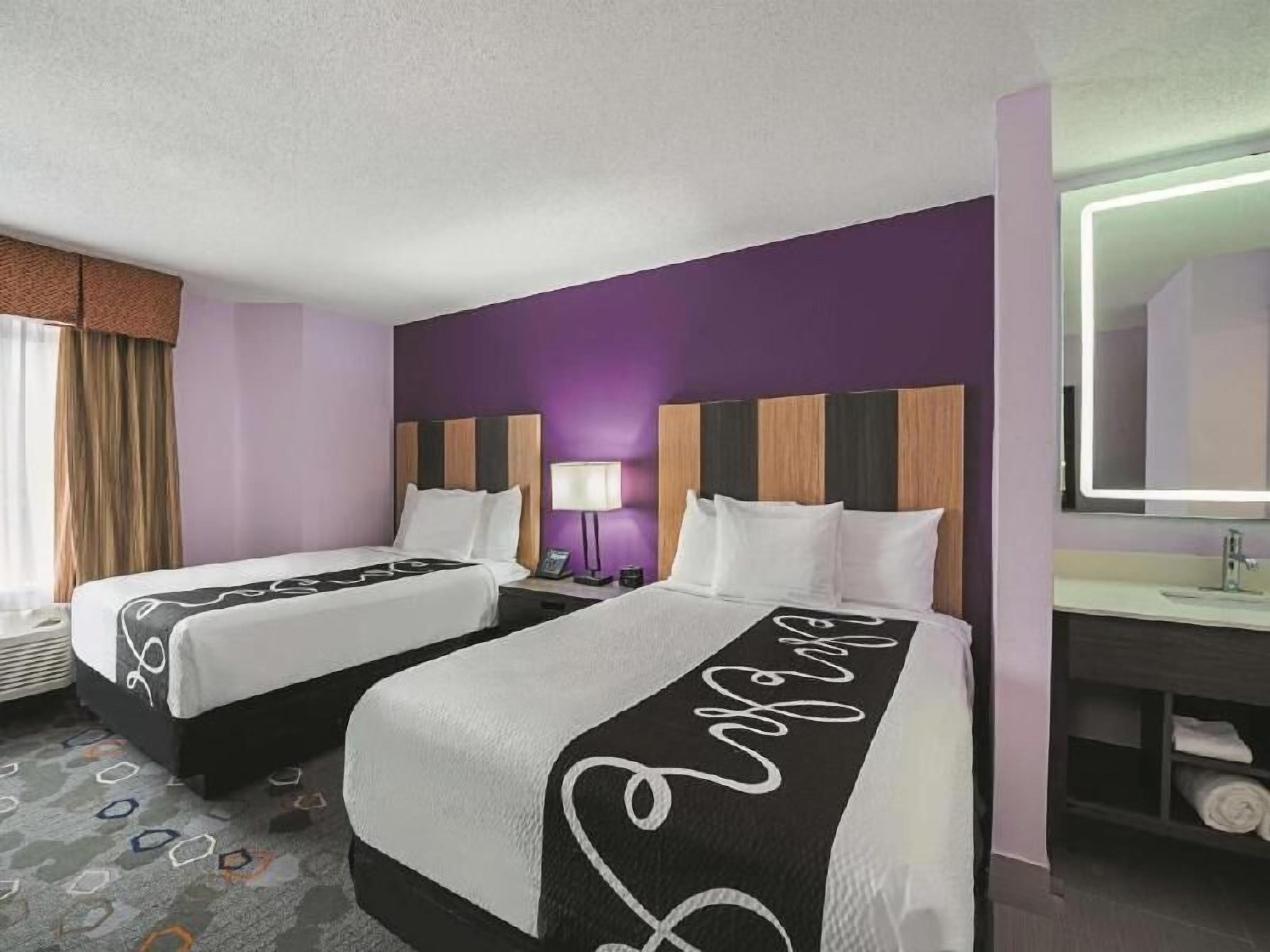 Premium bedding, in-room safe, desk, laptop workspace