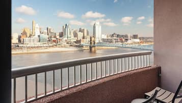 Room, 1 King Bed, River View (Balcony) | Premium bedding, in-room safe, desk, laptop workspace