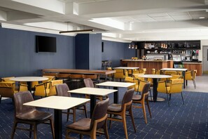Relax in our contemporary lobby with comfortable seating, a bar, and flat-screen TV.