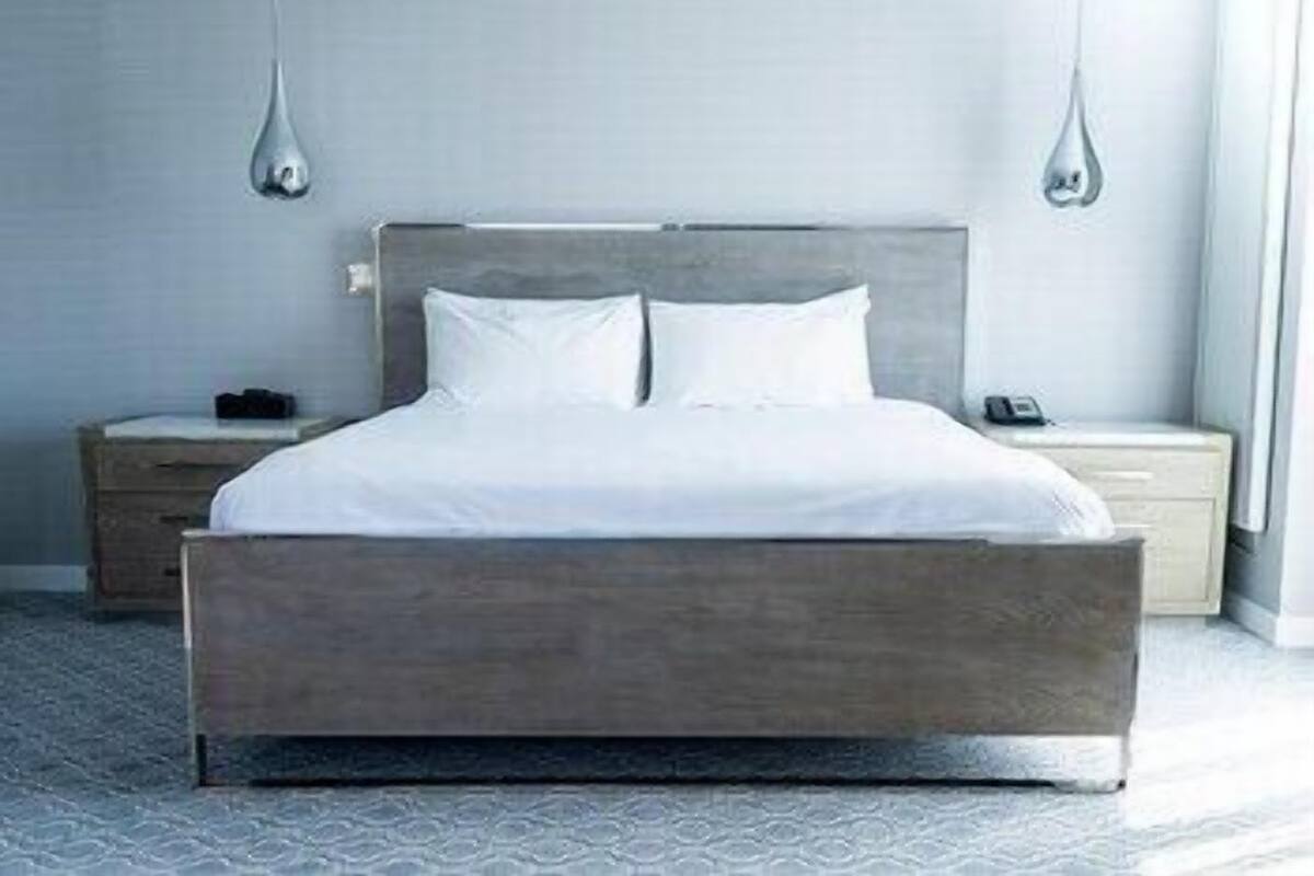 Premium bedding, in-room safe, desk, laptop workspace