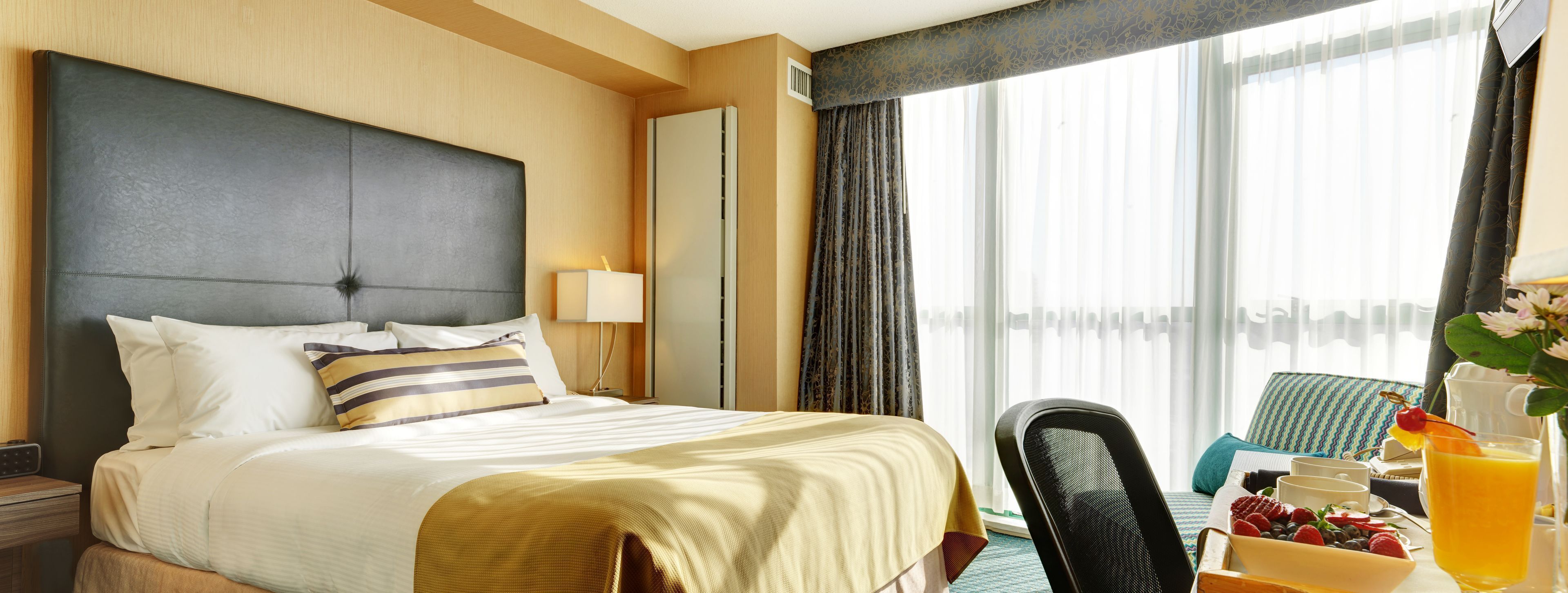 Premium bedding, in-room safe, desk, laptop workspace