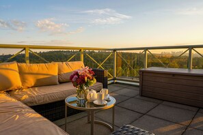 Ático, 1 cama de matrimonio grande, vistas a la ciudad | Terraza o patio