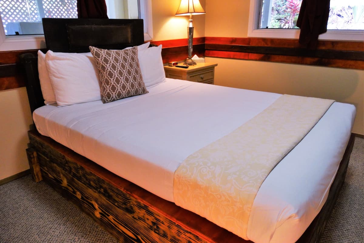 standard room, 1 queen bed, garden view (lokahi lodge) | 1 bedroom, premium bedding, individually decorated