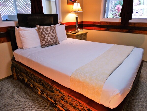 Standard Room, 1 Queen Bed, Garden View (Lokahi Lodge)