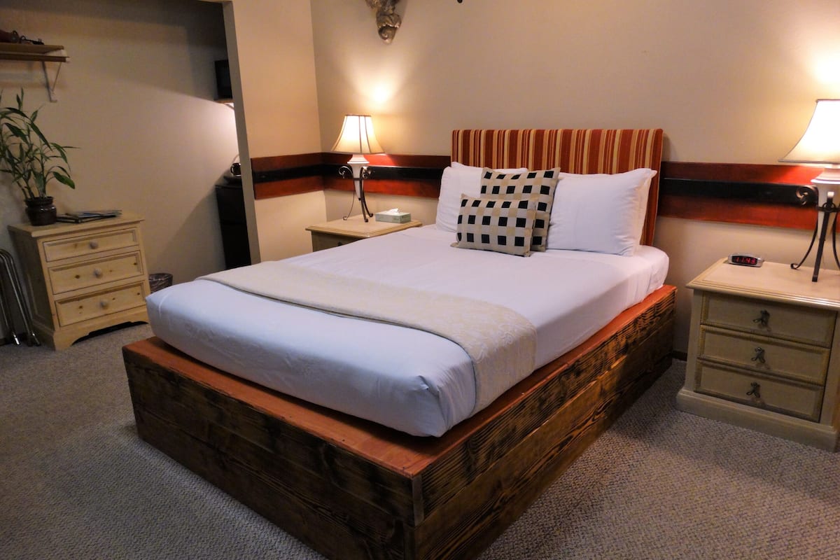 standard room, 1 queen bed, garden view (lokahi lodge) | 1 bedroom, premium bedding, individually decorated