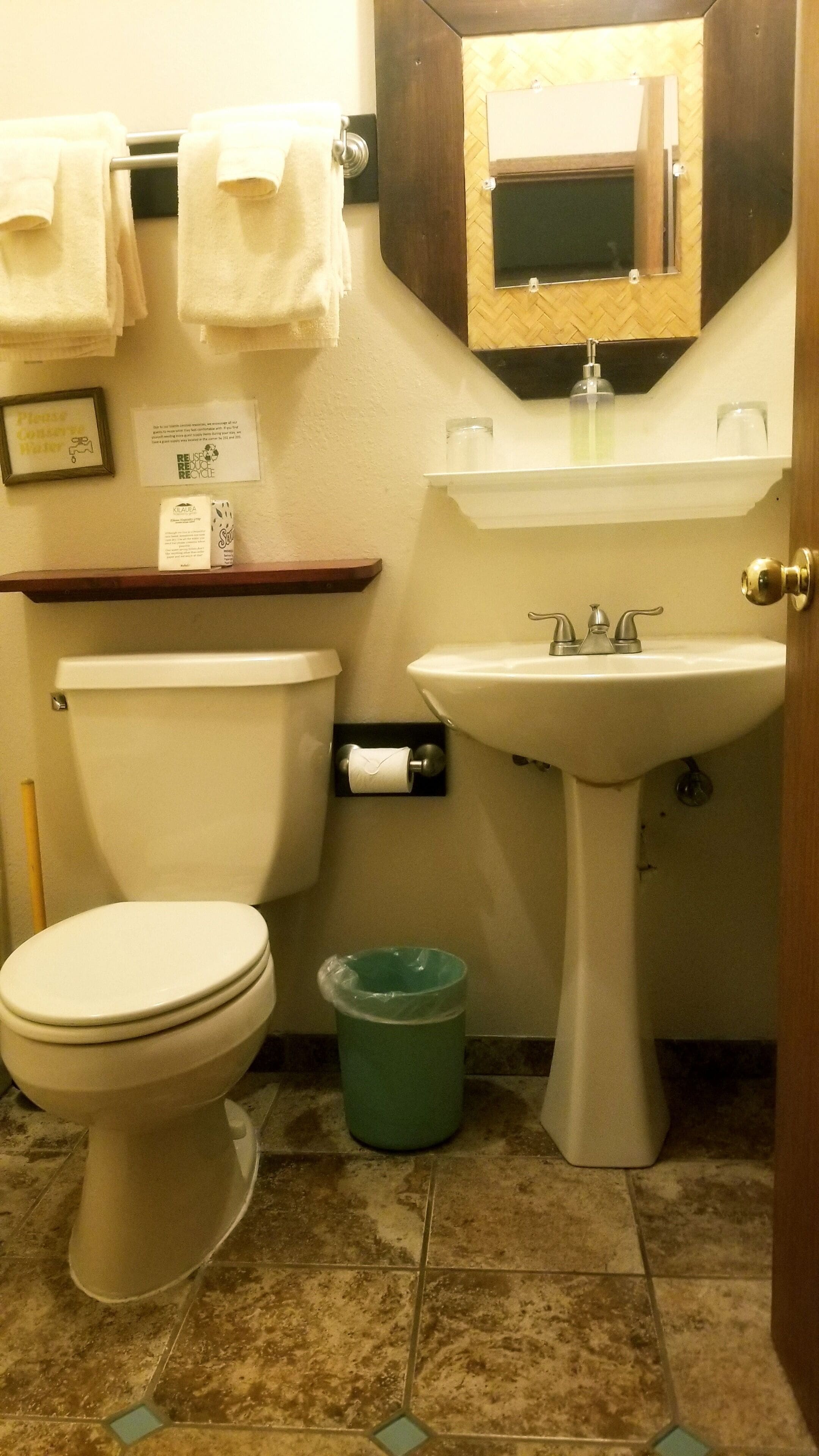 standard room, 1 queen bed, garden view (lokahi lodge) | bathroom | shower, hair dryer, towels, soap