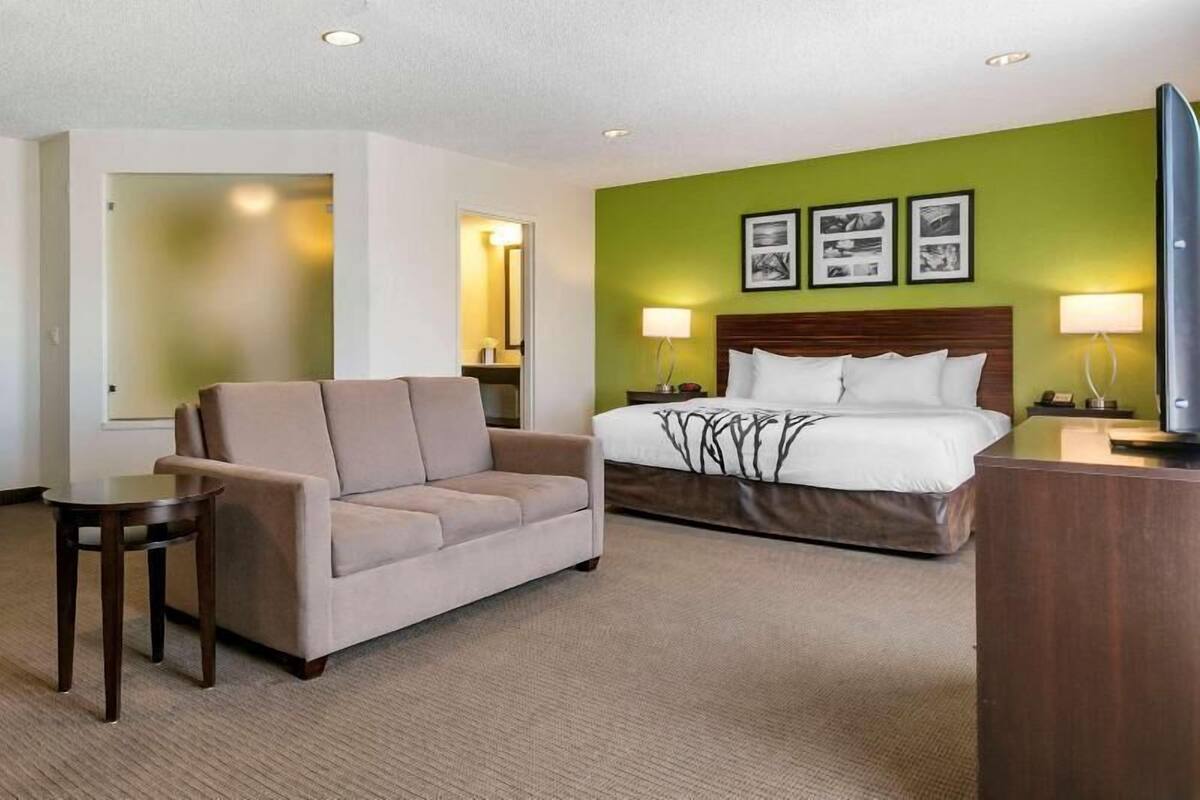 Desk, laptop workspace, iron/ironing board, rollaway beds (surcharge)