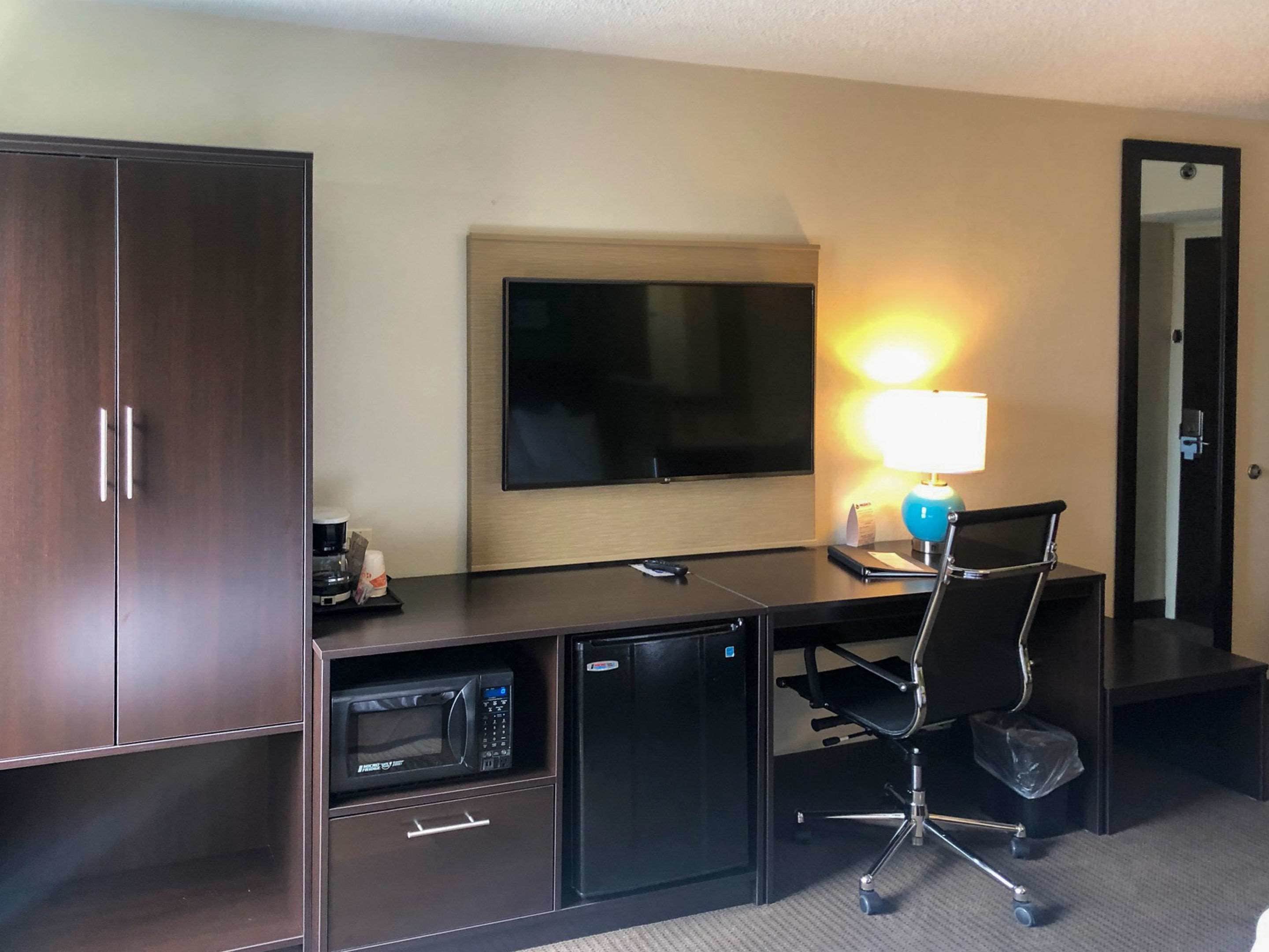 standard double room, 2 double beds, non smoking | desk, laptop workspace, iron/ironing board, rollaway beds