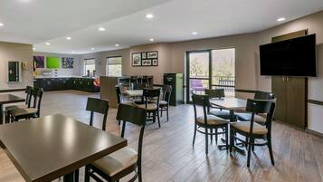 TĂ€gliches inbegriffenes FrĂŒhstĂŒcksbuffet