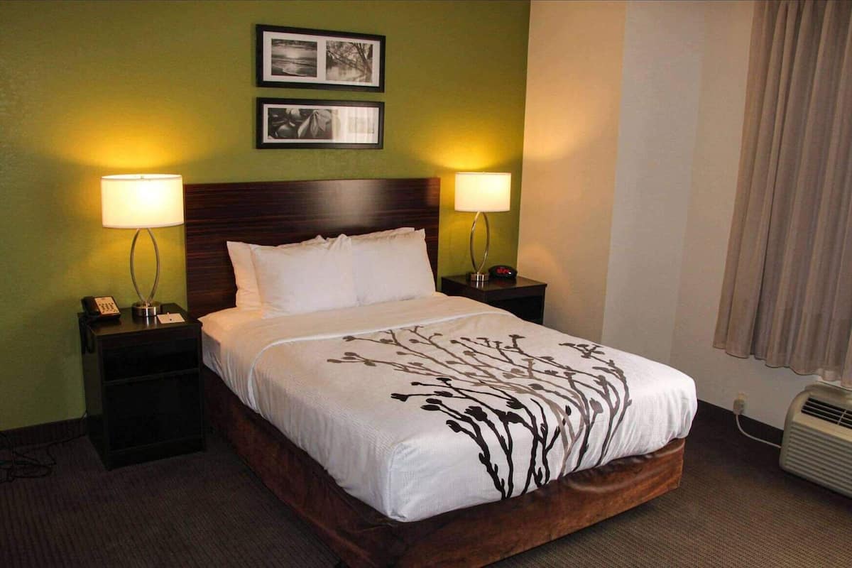 Schreibtisch, laptopgeeigneter Arbeitsplatz, Bügeleisen/Bügelbrett