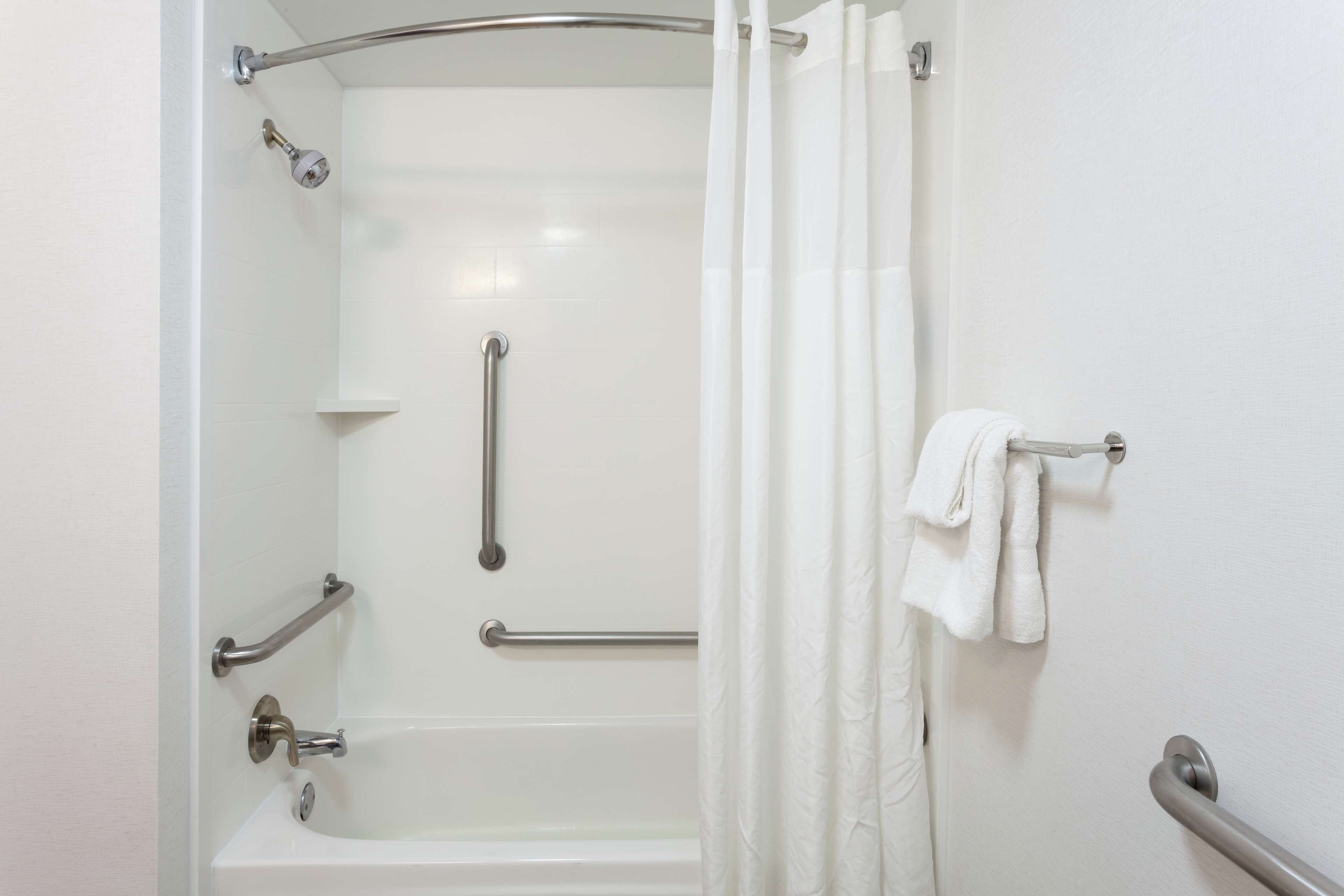 room, 1 king bed, accessible, bathtub (mobility & hearing) | accessible bathroom