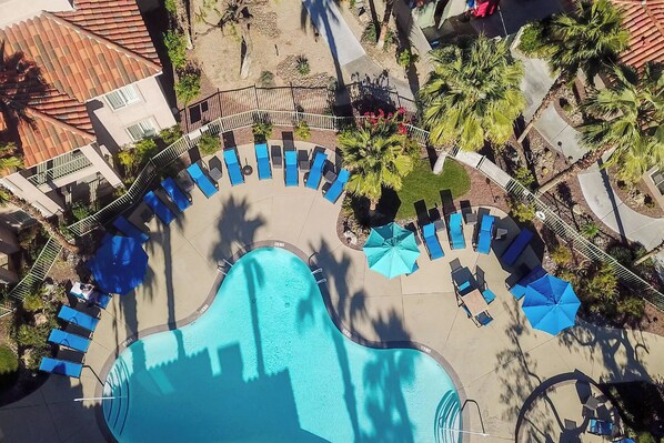 Außenpool, Liegestühle