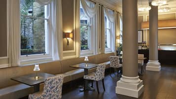 Colazione continentale, servita tutte le mattine (16 GBP a persona)