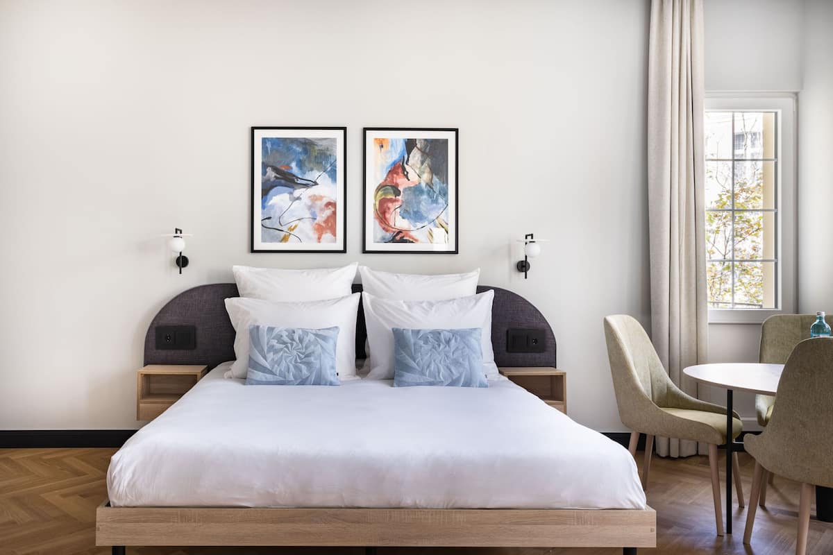 Large Studio, Kitchenette, Balcony | 1 bedroom, premium bedding, down duvets, in-room safe