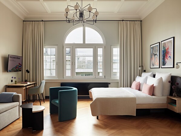 Deluxe-Suite | Hochwertige Bettwaren, Daunenbettdecken, Zimmersafe